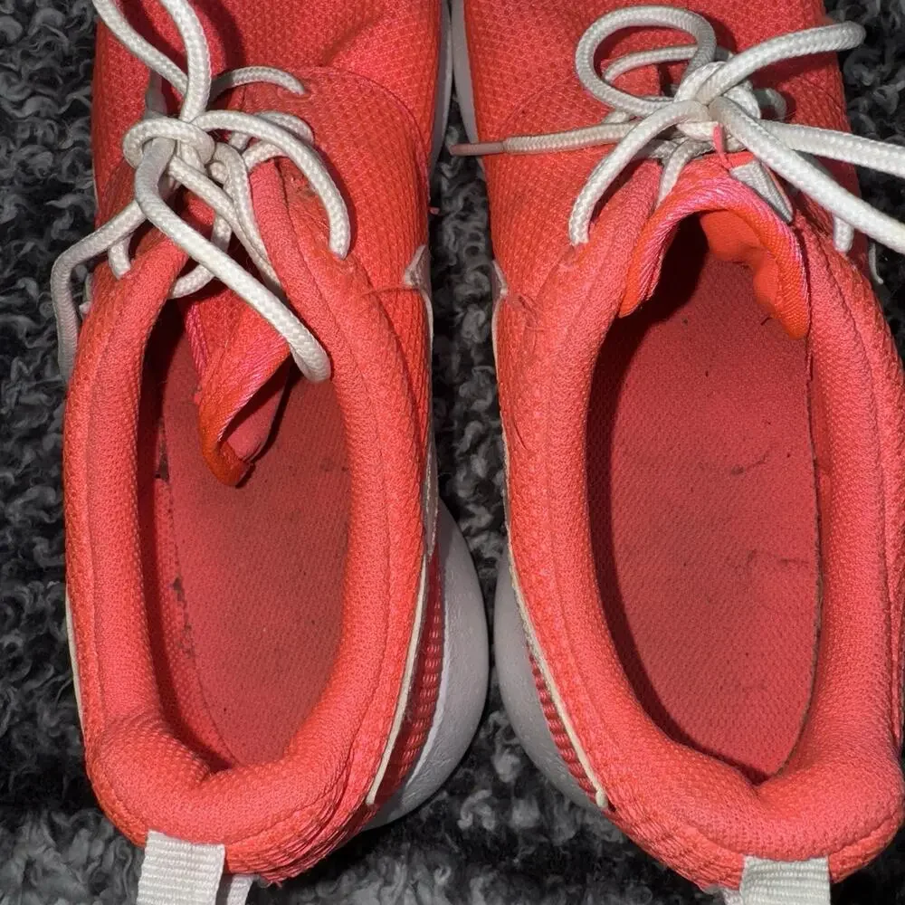 Nike Women's Roshe One Sneakers, Pink/Stardust/White, 7y Medium US - Picture 5 of 6